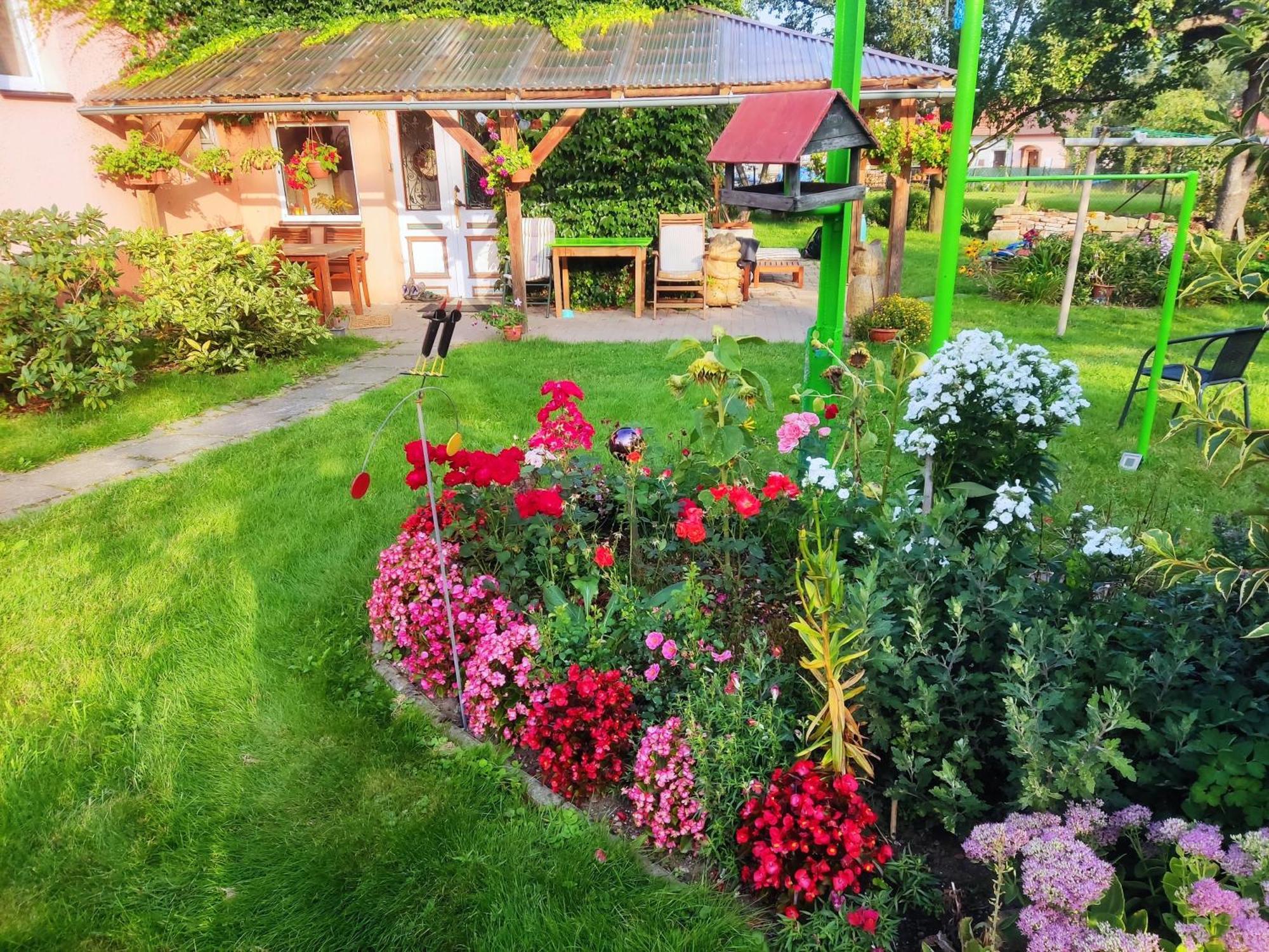 Apartment In Blossom Garden Нове Место под Смркем Екстериор снимка